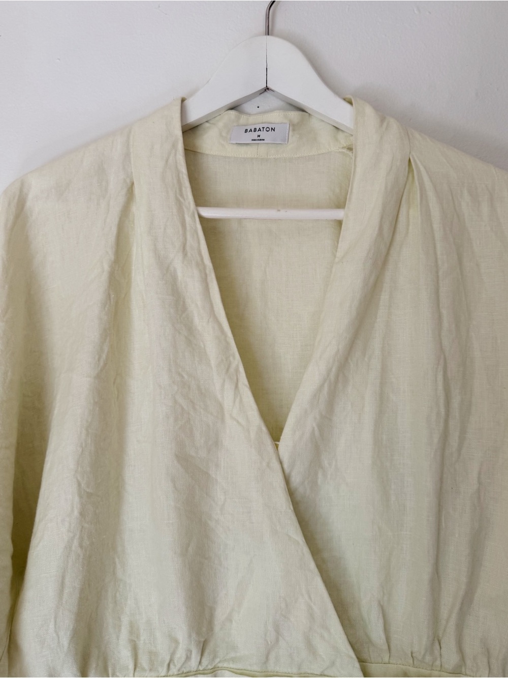 Aritzia Babaton Pale Yellow Linen V-neck Wrap Top - Picture 4 of 6